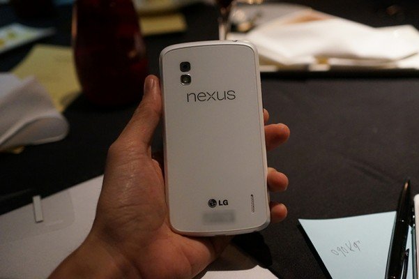 lg_nexus_4_white_leak_1