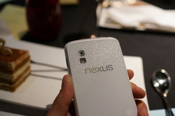 lg_nexus_4_white_leak_3