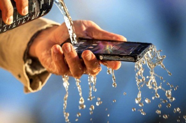 xperia-z-durability-water-resistance-1240x824-87a352114f26128dffe9e44b5a6d4cd8-620x412-600x398