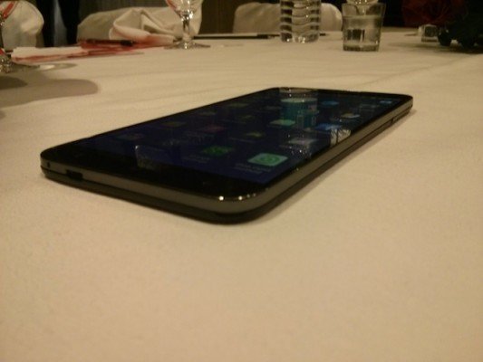 Intex octacore smartphone microUSB