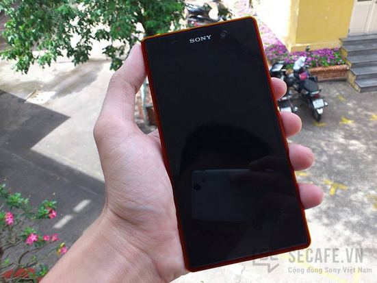 Red-version-of-the-Sony-Xperia-Z1-found-with-KitKat-on-board (2)