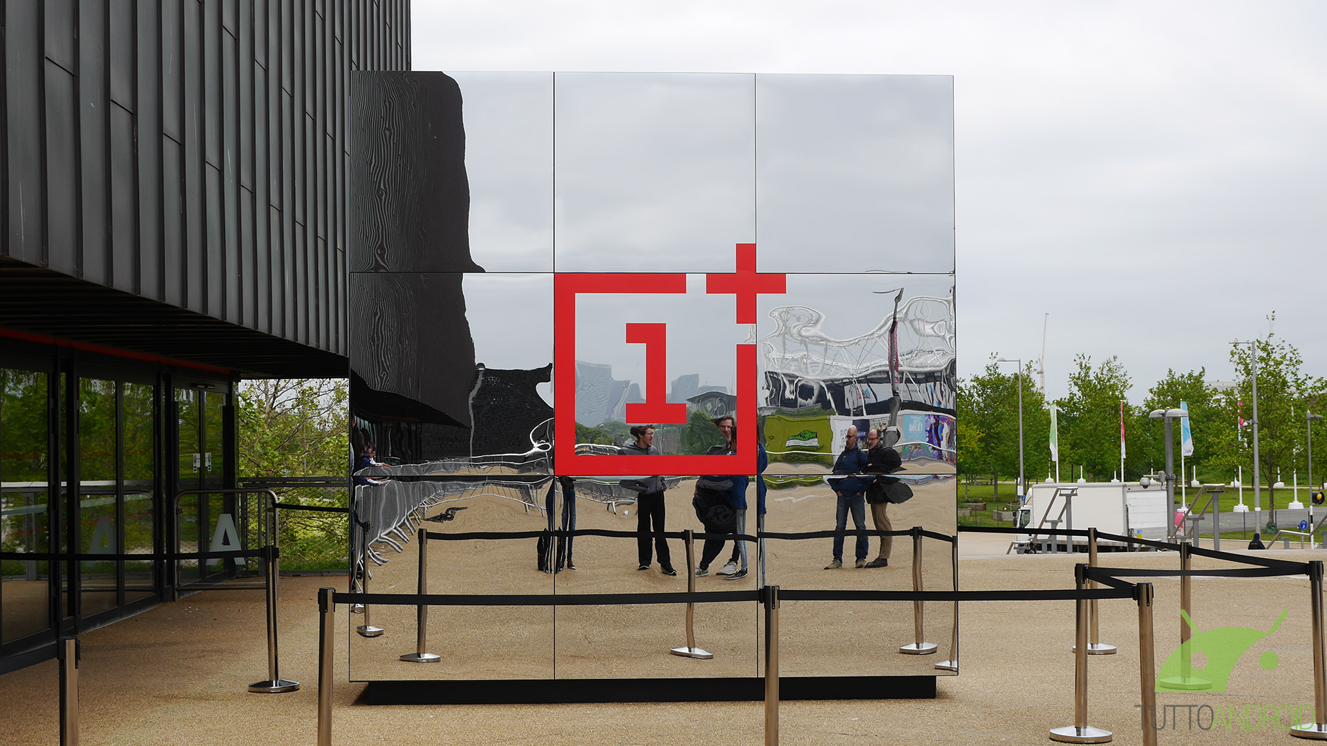Oneplus logo londra 