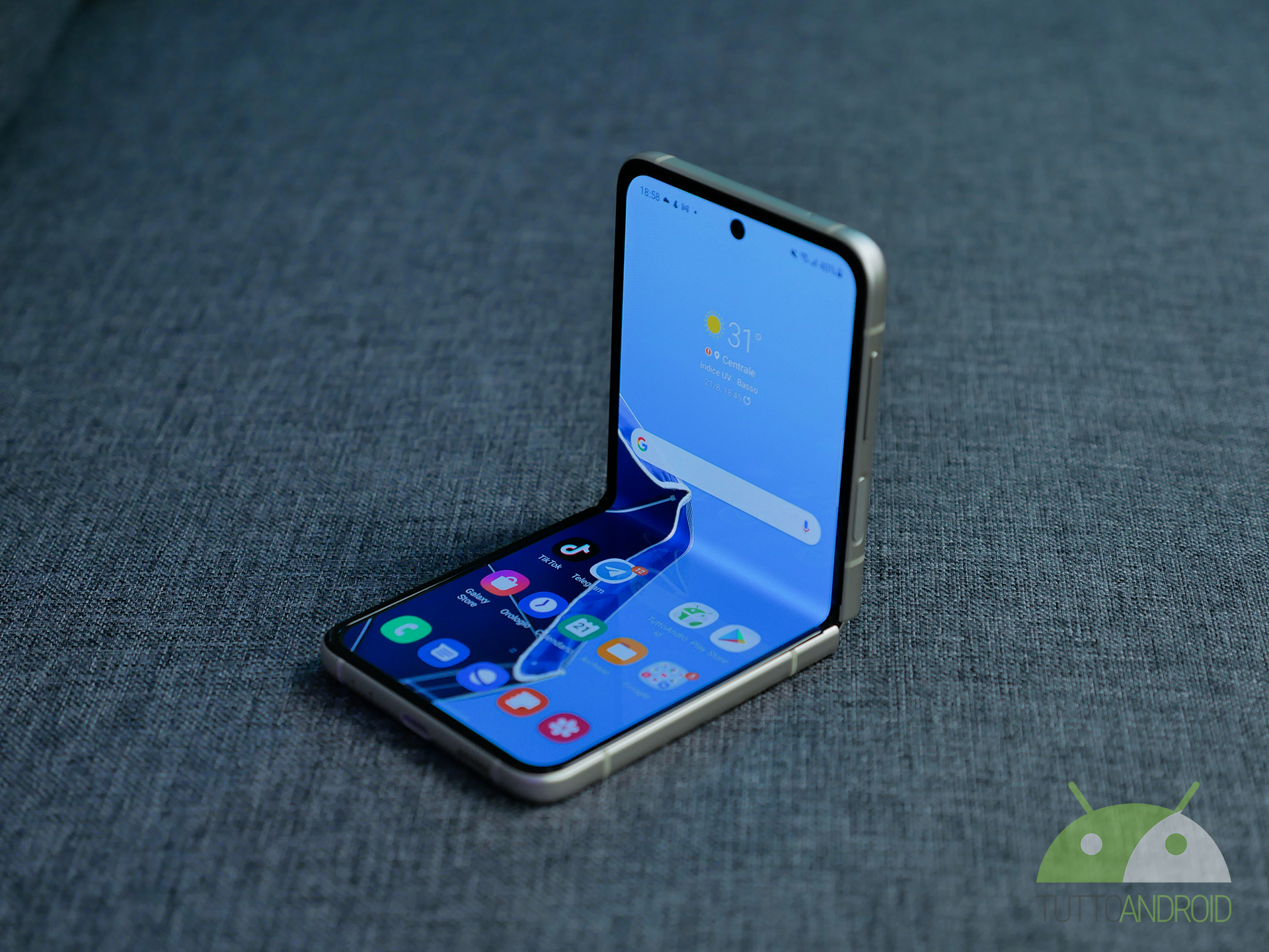 Samsung Galaxy Z Flip3 5G