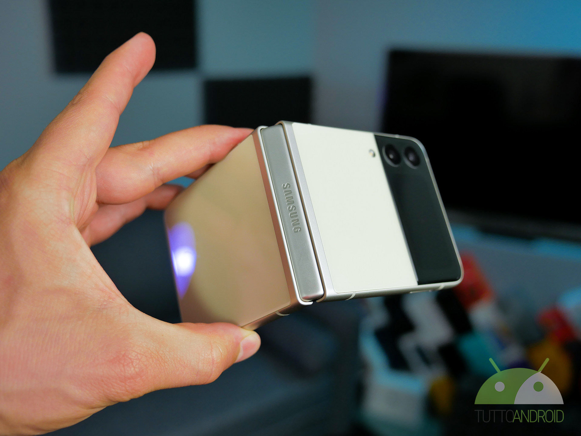Samsung galaxy z flip3 2 