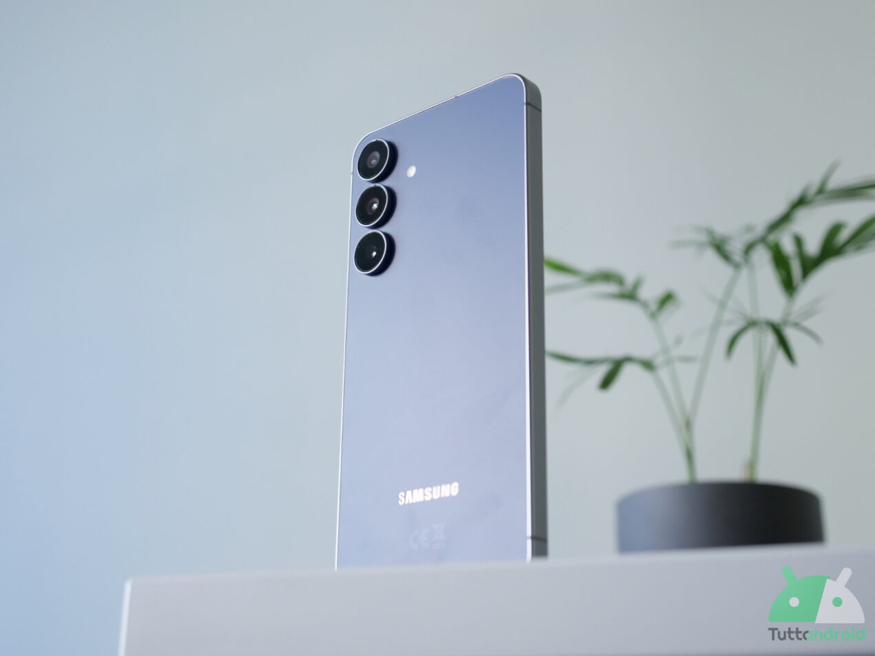 Recensione Samsung Galaxy S25 FE: più grande di Galaxy S25 ma più economico