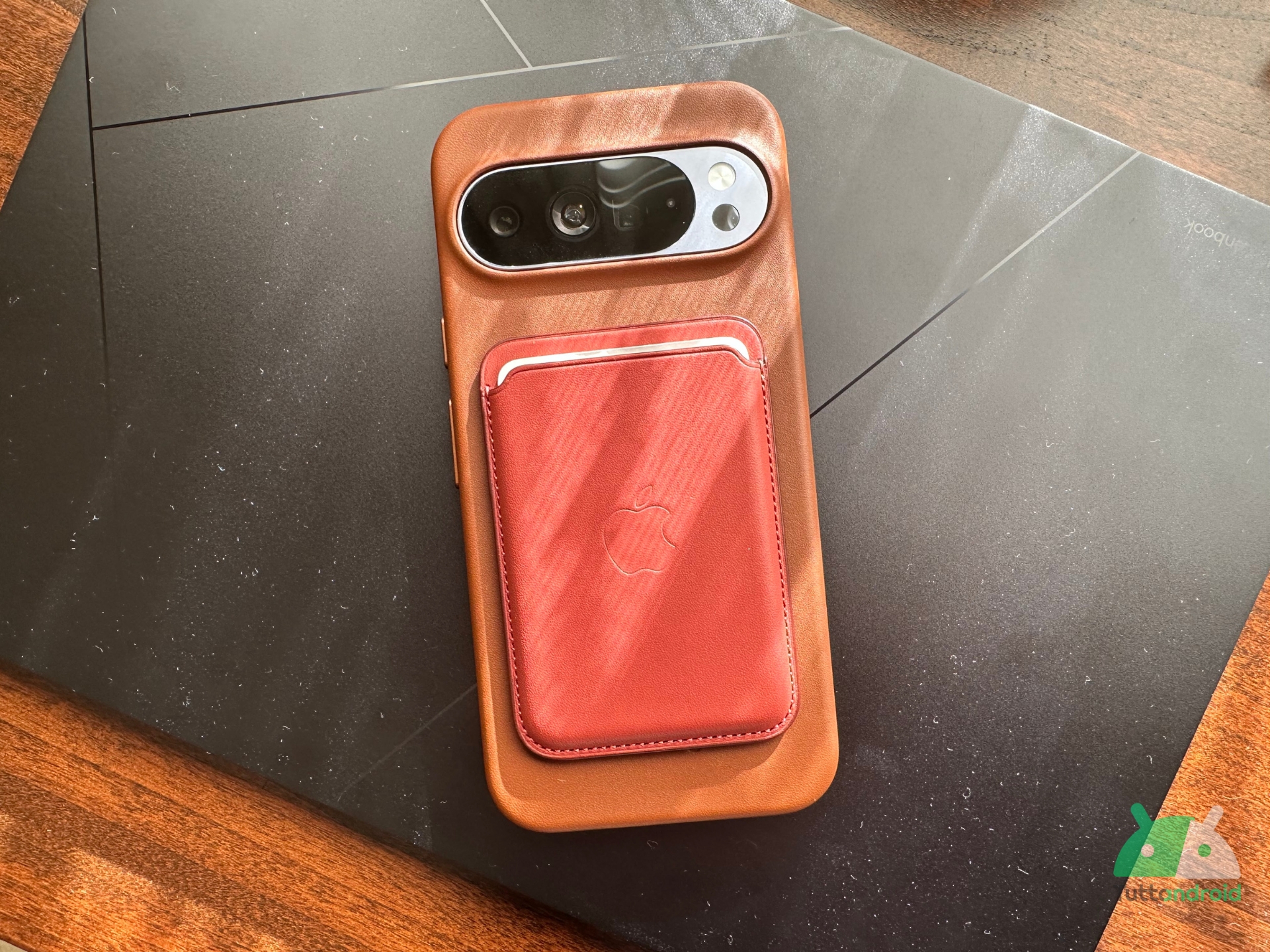 Recensione Bellroy Leather Pixel Case - Google Pixel 10 Pro XL